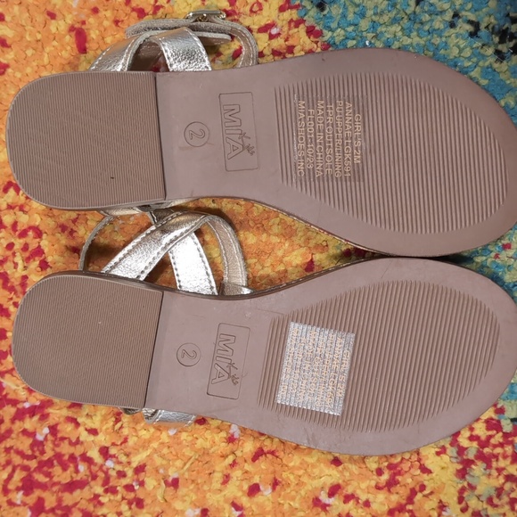 MIA Girl Metallic Sandals - Picture 3 of 3